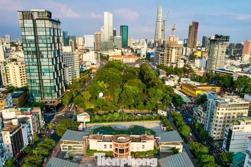 Cận cảnh sân khấu giữa trung tâm TPHCM sắp thành bãi giữ xe metro