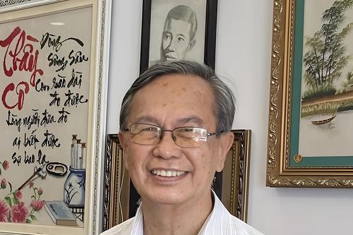 Giáo sư gần 80 tuổi tặng 1 tỷ đồng cho trường cấp 3 mình từng theo học