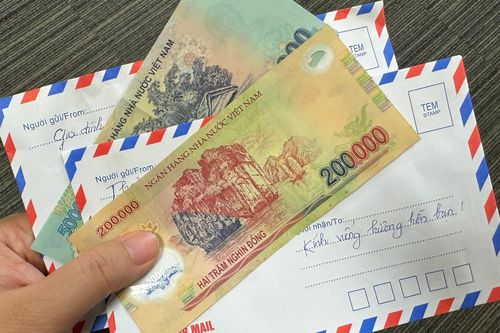 Gia đình trí thức gửi 2 phong bì phúng điếu, cả nhà thông gia nghèo xôn xao