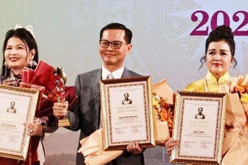 NSND Trung Hiếu, NSND Lệ Ngọc đón tin vui