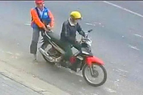 Bắt đối tượng cướp giật vé số của người bán vé dạo