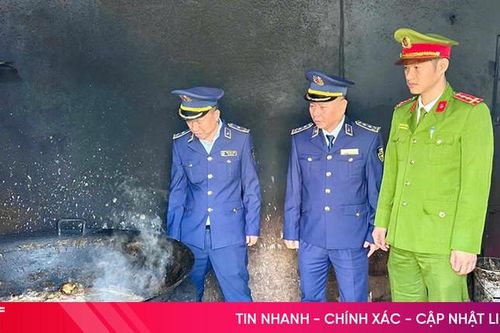 Hà Tĩnh phát hiện cơ sở chế biến, tàng trữ lượng lớn mỡ bẩn