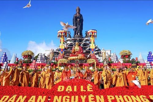 Đại lễ cầu Quốc thái dân an - mưa thuận gió hòa trên đỉnh núi Bà Đen
