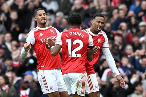 Liverpool được khuyên chiêu mộ hậu vệ của Arsenal