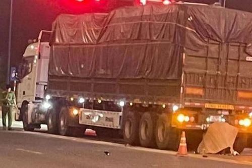 Vụ cô gái bị sát hại trong phòng trọ: Nghi phạm tử vong sau khi đâm vào đuôi xe tải