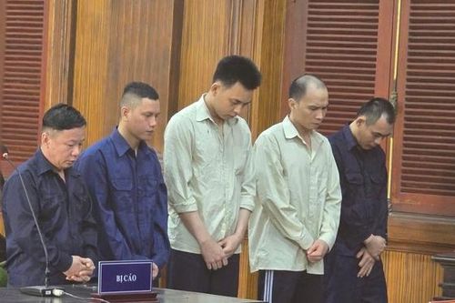Thủ đoạn 'rút ruột' hàng ngàn túi xách xuất ngoại của nhóm tài xế xe tải đường dài
