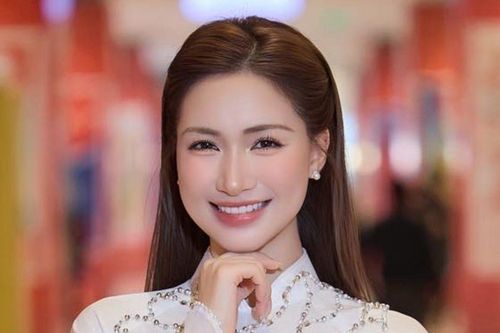 Bộ sưu tập trang phục truyền thống của Hòa Minzy