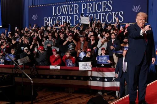 Ông Trump và 'bóng dáng Biden' trong các đề xuất kinh tế mới