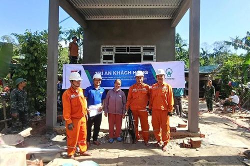 Điện lực Huế triển khai 'Chiến dịch Quang Trung': Khôi phục nhà đến đâu, điện có tới đó