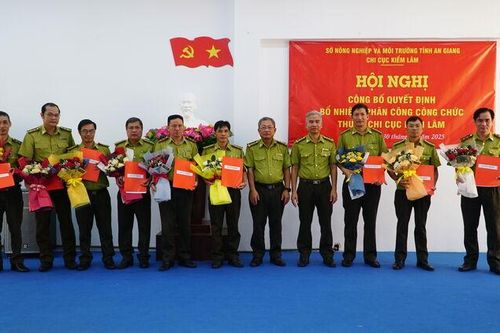 Chi cục Kiểm lâm tỉnh An Giang trao quyết định thành lập các phòng và đơn vị trực thuộc
