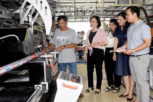 Nghiệm thu đề án ứng dụng máy móc tiên tiến vào sản xuất cửa nhôm kính