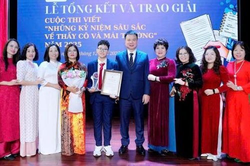 Liên đội phó học giỏi, năng động