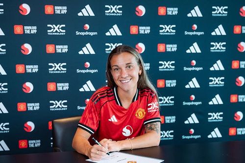 MU chiêu mộ sát thủ 103 bàn Lea Schuller từ Bayern Munich