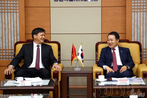 Đoàn công tác tỉnh Điện Biên làm việc với lãnh đạo tỉnh Gangwon (Hàn Quốc)
