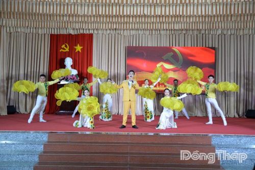 Văn nghệ chào mừng thành công Đại hội Công đoàn