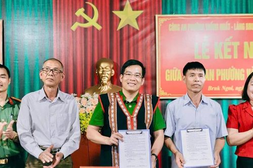 Công an phường Thống Nhất kết nghĩa với làng Bruk Ngol