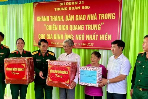 Trung đoàn 866 bàn giao 2 căn nhà cho người dân vùng thiên tai