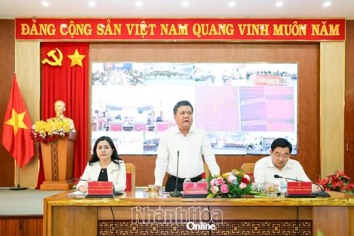 Lãnh đạo UBND tỉnh đối thoại với nông dân