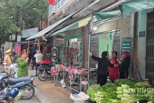 Ra quân xử lý vi phạm hành lang an toàn giao thông, trật tự đô thị