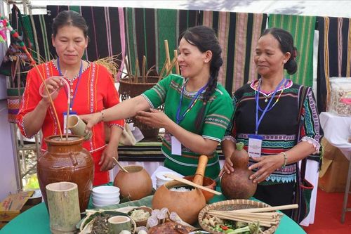 Mâm cơm người M'nông trong nhịp sống hôm nay