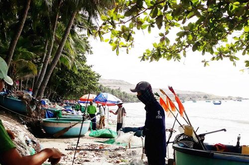Ngăn chặn đánh bắt hải sản trái phép trên biển