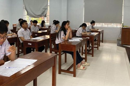 Áp lực chọn ngành của học sinh lớp 12