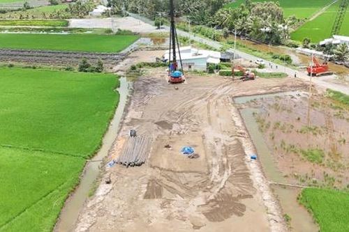 Sớm gỡ điểm nghẽn vật liệu, đẩy tiến độ thi công đường Hồ Chí Minh qua An Giang, Cà Mau