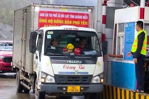 Dừng miễn phí xe chở hàng cứu trợ bão lũ