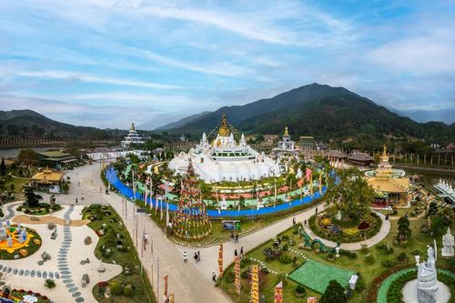 Đức Gyalwa Dokhampa đón năm mới 2026 tại Đại Bảo tháp Mandala Tây Thiên