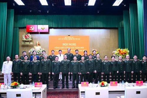 Xây dựng đội ngũ cán bộ 'vừa hồng, vừa chuyên', xứng tầm với sứ mệnh bảo vệ Đảng, bảo vệ chế độ