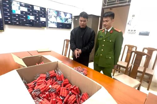 Bắt giữ đối tượng sản xuất pháo hoa nổ