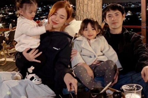 2 con gái của Đông Nhi như 'bản sao' của Ông Cao Thắng, 'tiểu thư' Winnie sở hữu đôi chân dài thẳng tắp