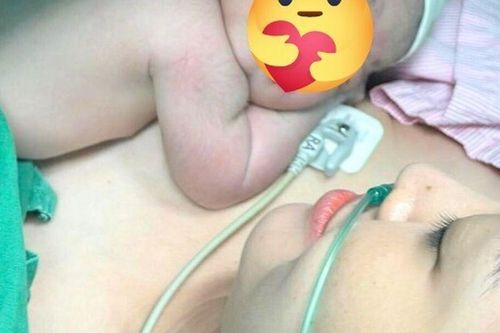 MC có nụ cười đẹp nhất VTV xinh rụng rời khi bước xuống bàn đẻ, vợ Công Lý và dàn sao VTV không ngừng xuýt xoa