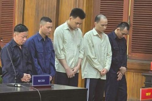 Tài xế cấu kết đồng phạm tháo niêm phong, 'rút ruột' hơn 3.400 túi xách hàng hiệu đem bán