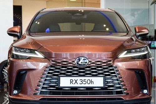 Lexus triệu hồi hơn 2.700 xe do lỗi phần mềm hỗ trợ đỗ