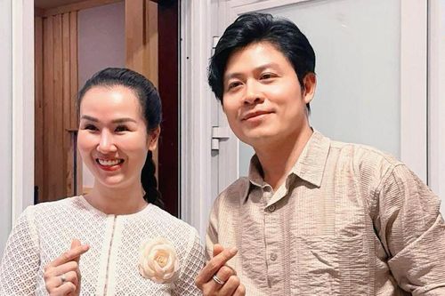 Nhạc sĩ Nguyễn Văn Chung và ca sĩ Võ Hạ Trâm hài hước ở hậu trường