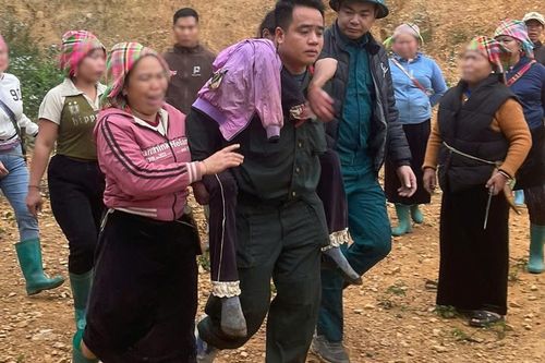 Lai Châu: Kịp thời cứu người mất tích trong rừng sâu, chấn thương nặng