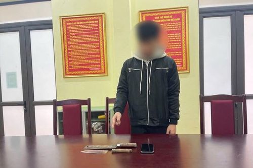 Khởi tố nam sinh lớp 12 dùng dao đe dọa, cướp điện thoại của bạn