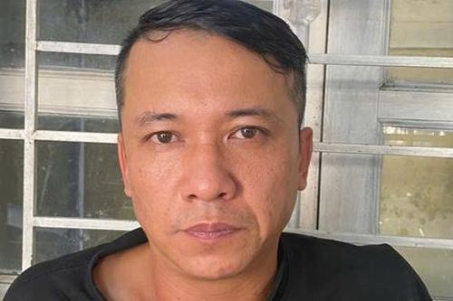 Bức xúc vì được mời đi nhậu nhưng người mời khất nợ chủ quán, vị khách đã đâm bạn mời