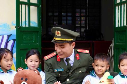 Tuổi trẻ Phòng An ninh nội địa với chương trình ấm áp mùa đông vùng cao