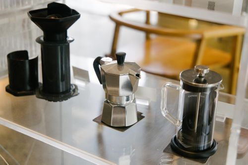 Từ vụ nhân viên Highlands bị chê 'ngốc' vì món đồ uống chứa caffeine