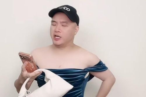 Đỗ Mạnh Cường mặc váy trễ vai livestream bán hàng