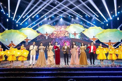 Cẩm Ly, Thanh Ngọc, Hồ Trung Dũng cùng dàn hoa hậu, á hậu hát 'Chào năm mới 2026'