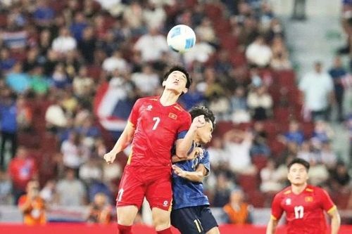Bóng đá Việt Nam vững vàng tiến bước
