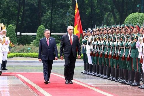 Điện mừng Quốc khánh Cuba