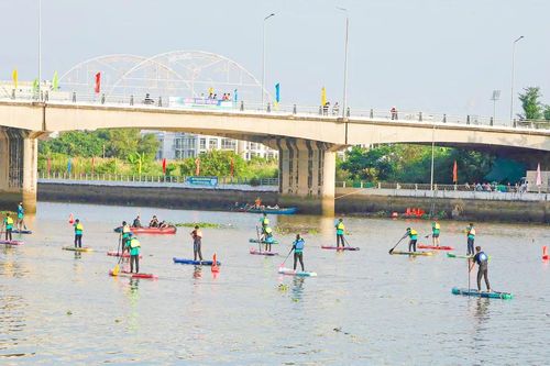 Khởi tranh Giải đua thuyền ván SUP TP Cần Thơ mở rộng năm 2025
