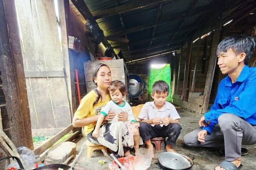 Gian nan mở lớp xóa mù chữ ở Ea Ô, Đắk Lắk: Muốn giữ con chữ phải đi cùng cuộc sống