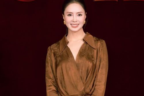 Hồng Diễm lên đồ thanh lịch, Ngô Kiến Huy trẻ trung tuổi U40