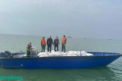 Đồn Biên phòng cửa khẩu cảng Vạn Gia bắt giữ vụ vận chuyển số lượng lớn hàng hóa không rõ nguồn gốc