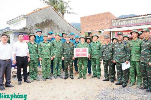 Chính ủy Quân khu 5 thăm, động viên cán bộ, chiến sĩ Bộ đội Biên phòng tỉnh Khánh Hòa tham gia 'Chiến dịch Quang Trung'
